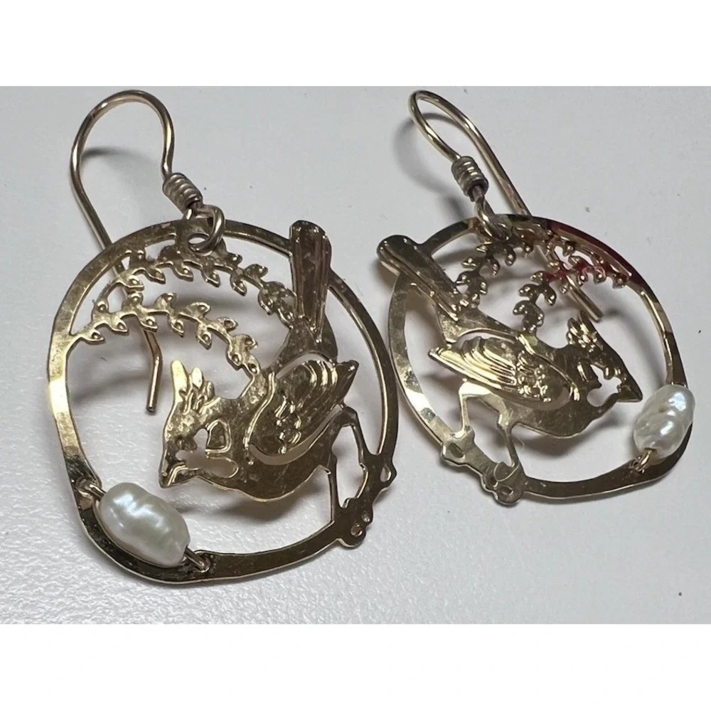 Wild Bryde Vintage Chickadee Bird Filigree Dangle Earrings Gold Tone Pearl Sign